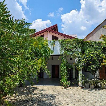 Hotel Livin Lush Luxury Retreat Anuradhapura Esterno foto