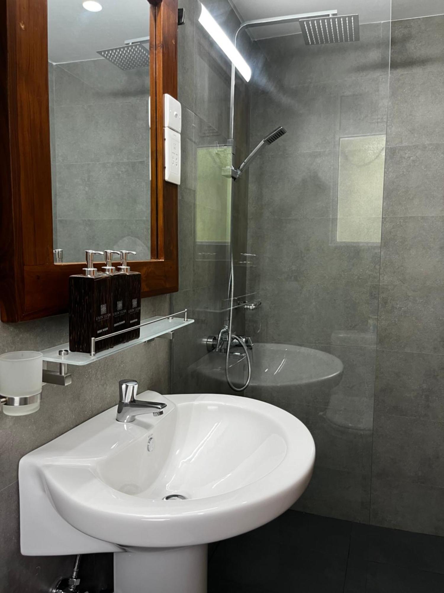 Hotel Livin Lush Luxury Retreat Anuradhapura Esterno foto