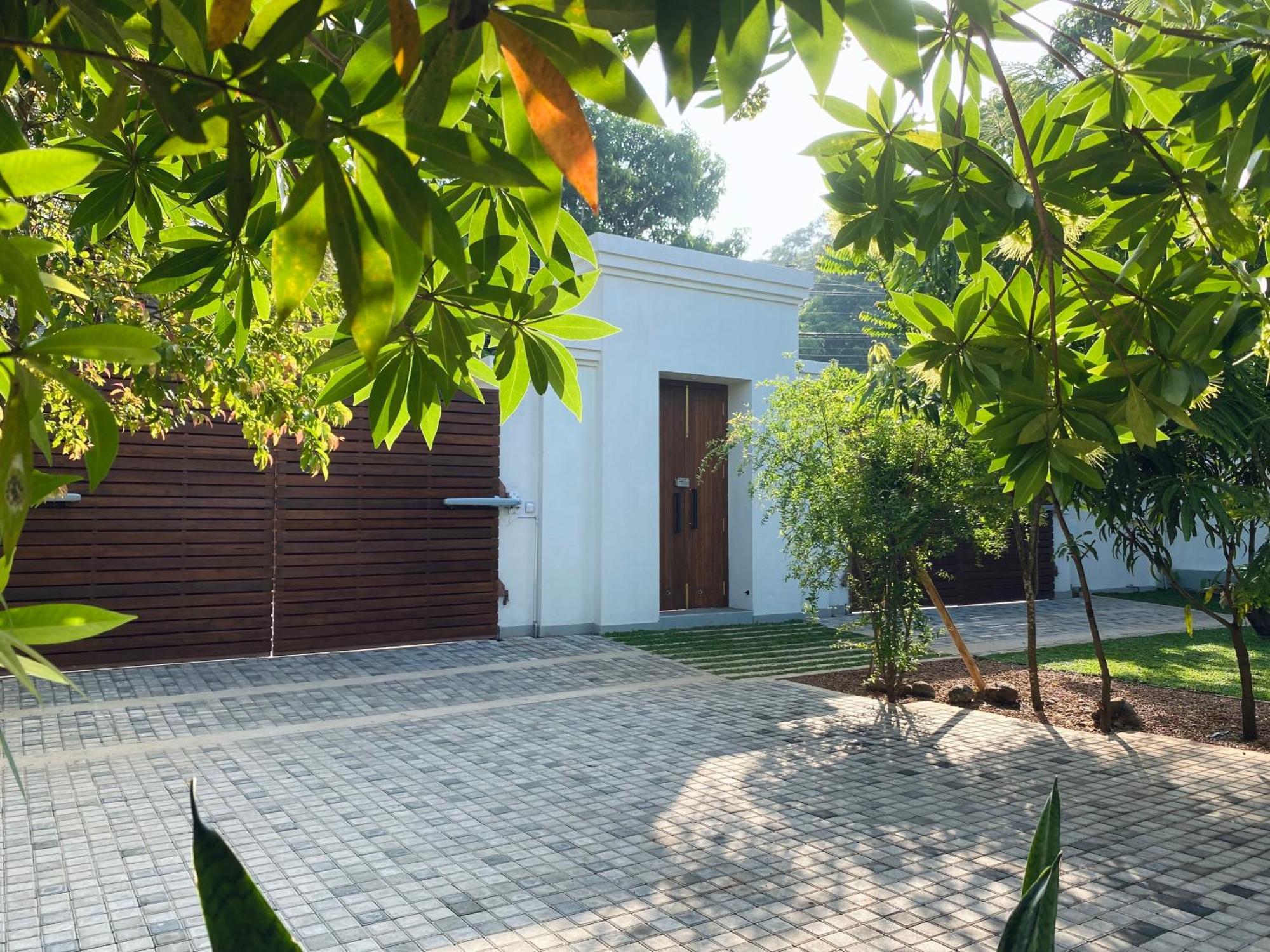 Hotel Livin Lush Luxury Retreat Anuradhapura Esterno foto